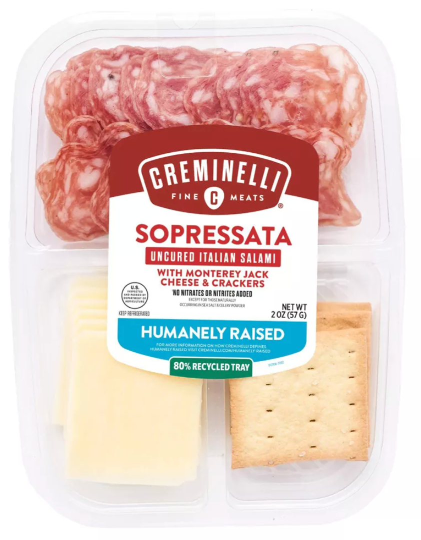Bandeja de bocadillos Creminelli de sopressata en rodajas Monterey Jack y galletas - 12/2 oz c/u